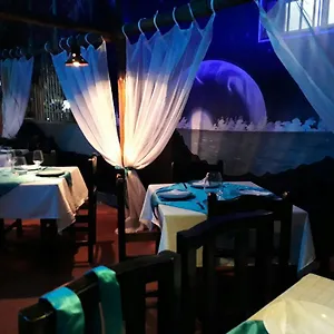 & Restaurante Espanol Luz De Luna Boca Chica